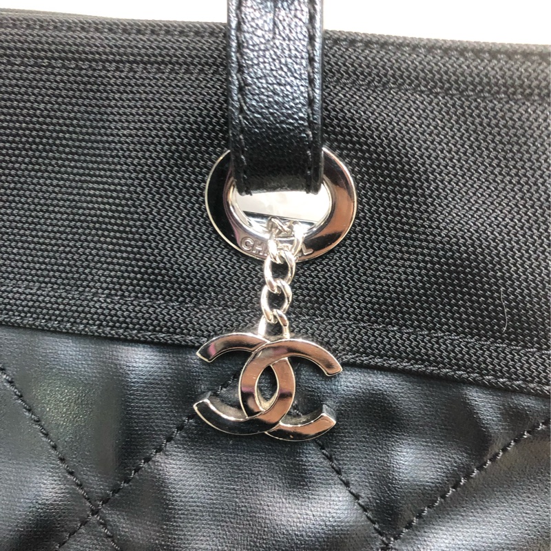Chanel 黑色菱格上肩 Tote Bag XC242-17
