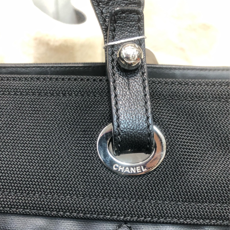 Chanel 黑色菱格上肩 Tote Bag XC242-18