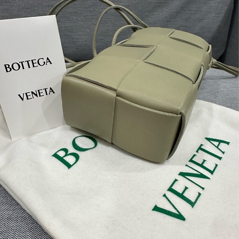 全新 BV Bottega Veneta CASSETTE 手機包 斜背小包 鼠尾草綠