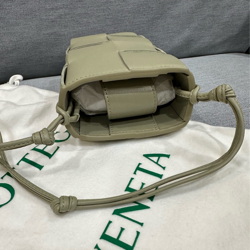 全新 BV Bottega Veneta CASSETTE 手機包 斜背小包 鼠尾草綠-1