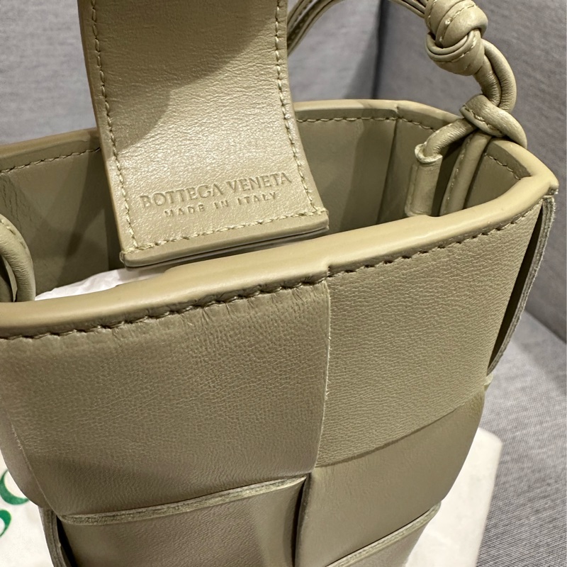 全新 BV Bottega Veneta CASSETTE 手機包 斜背小包 鼠尾草綠-8
