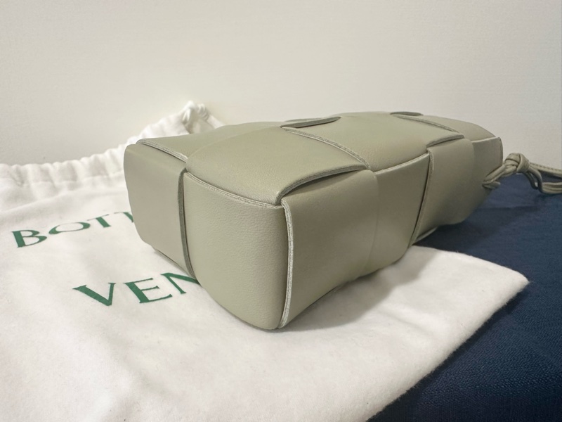 全新 BV Bottega Veneta CASSETTE 手機包 斜背小包 鼠尾草綠-8