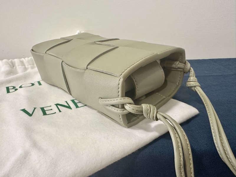 全新 BV Bottega Veneta CASSETTE 手機包 斜背小包 鼠尾草綠-9