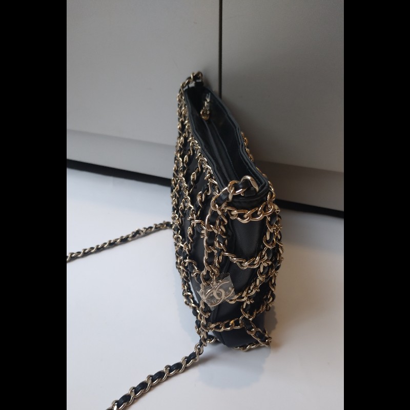 Chanel 金鍊黑皮方格鍊帶小斜背包-5