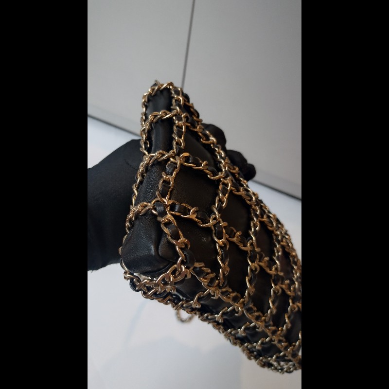 Chanel 金鍊黑皮方格鍊帶小斜背包-7