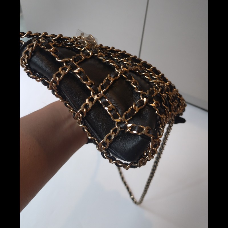 Chanel 金鍊黑皮方格鍊帶小斜背包-9