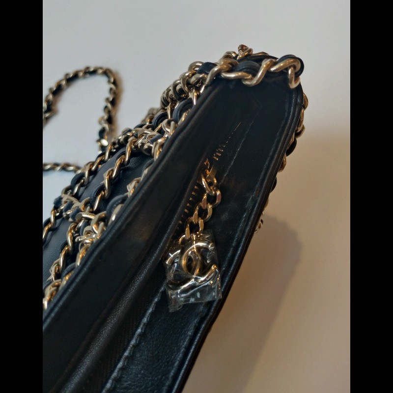 Chanel 金鍊黑皮方格鍊帶小斜背包-14