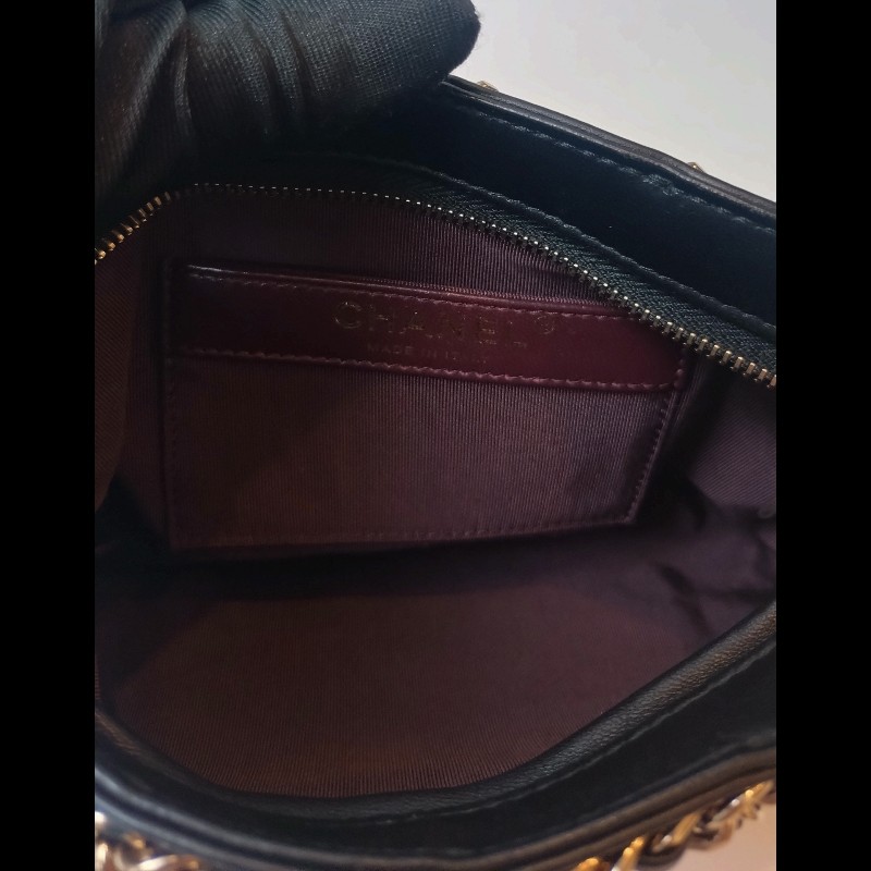 Chanel 金鍊黑皮方格鍊帶小斜背包-16