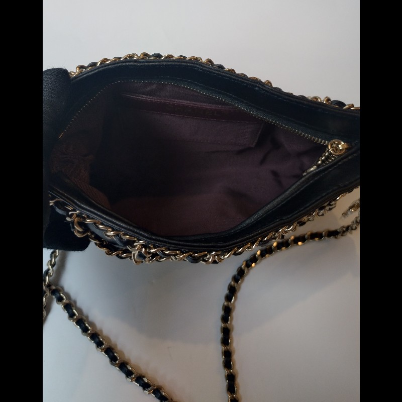 Chanel 金鍊黑皮方格鍊帶小斜背包-17