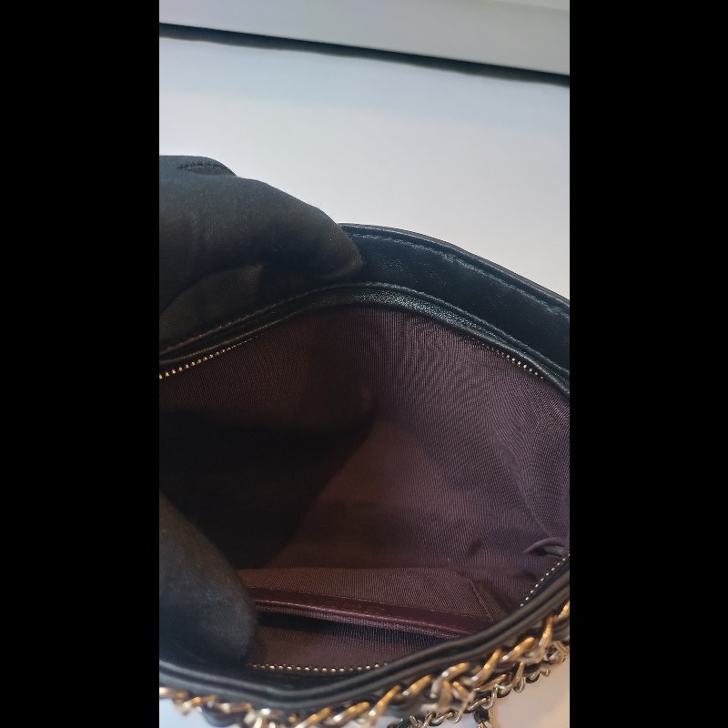 Chanel 金鍊黑皮方格鍊帶小斜背包-19