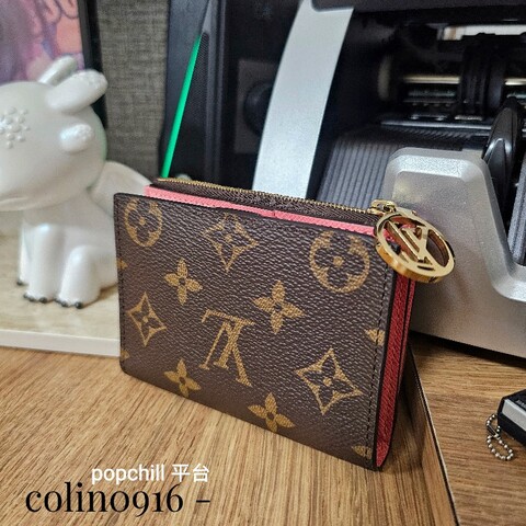 [專櫃缺貨款品項新農曆新年甜價🧧] LV老花金釦Lisa對釦內粉短夾