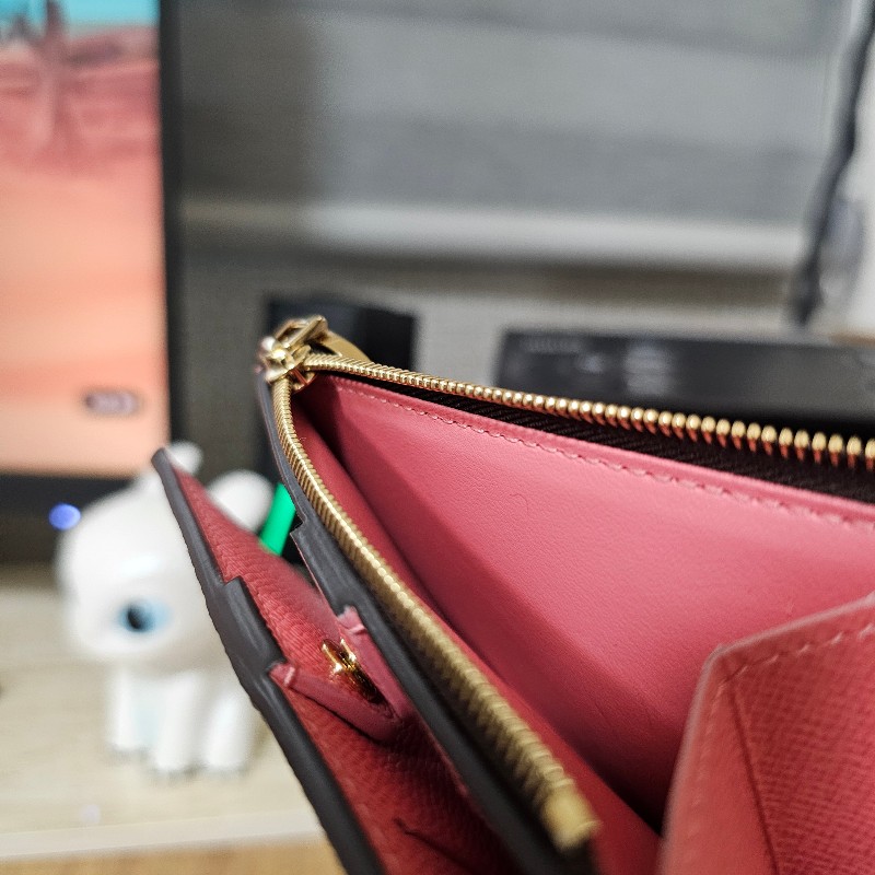 [專櫃缺貨款品項新農曆新年甜價🧧] LV老花金釦Lisa對釦內粉短夾-15