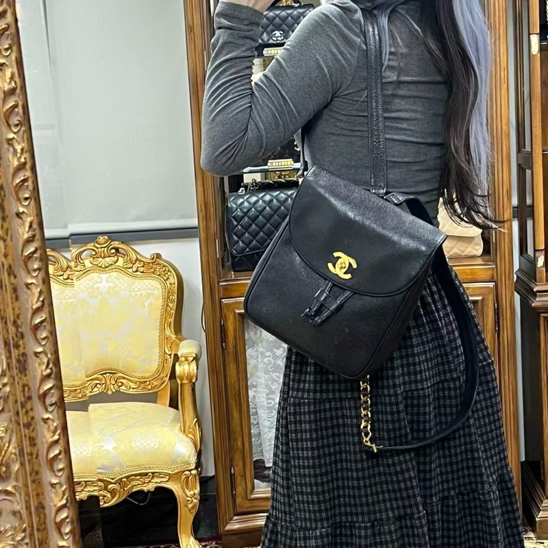 「JL精品代購」香奈兒黑金牛皮書包扣抽繩雙肩背包 -2