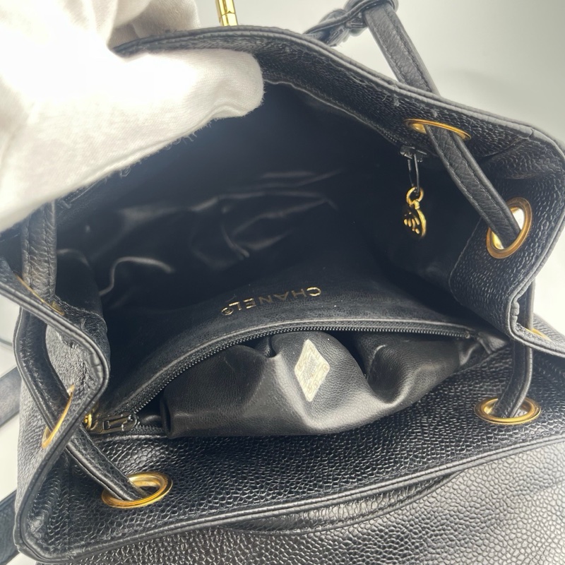 「JL精品代購」香奈兒黑金牛皮書包扣抽繩雙肩背包 -11