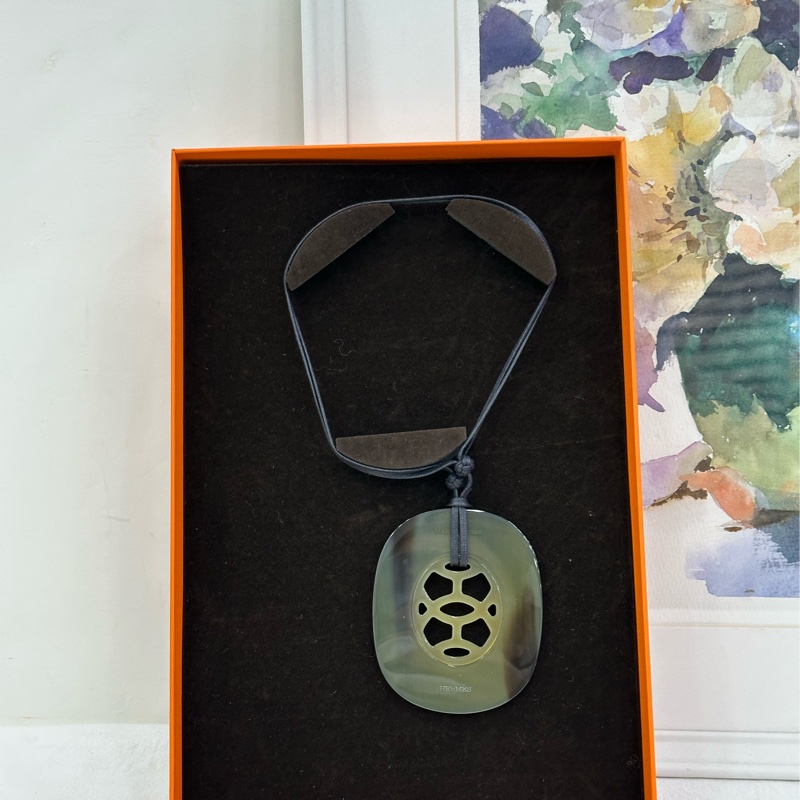 愛馬仕 水牛角項鍊車掛 吊墜-1