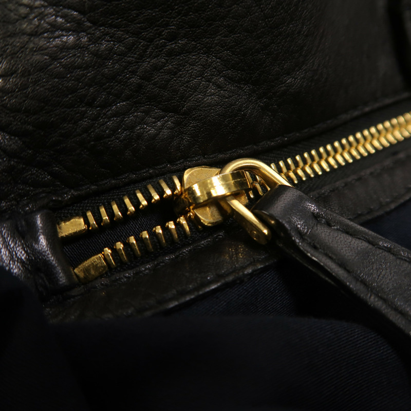 Miu Miu 皮革Hand Bag金扣手挽袋-17