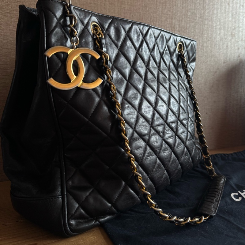 Chanel 黑金羊皮托特包 全皮內裏-1