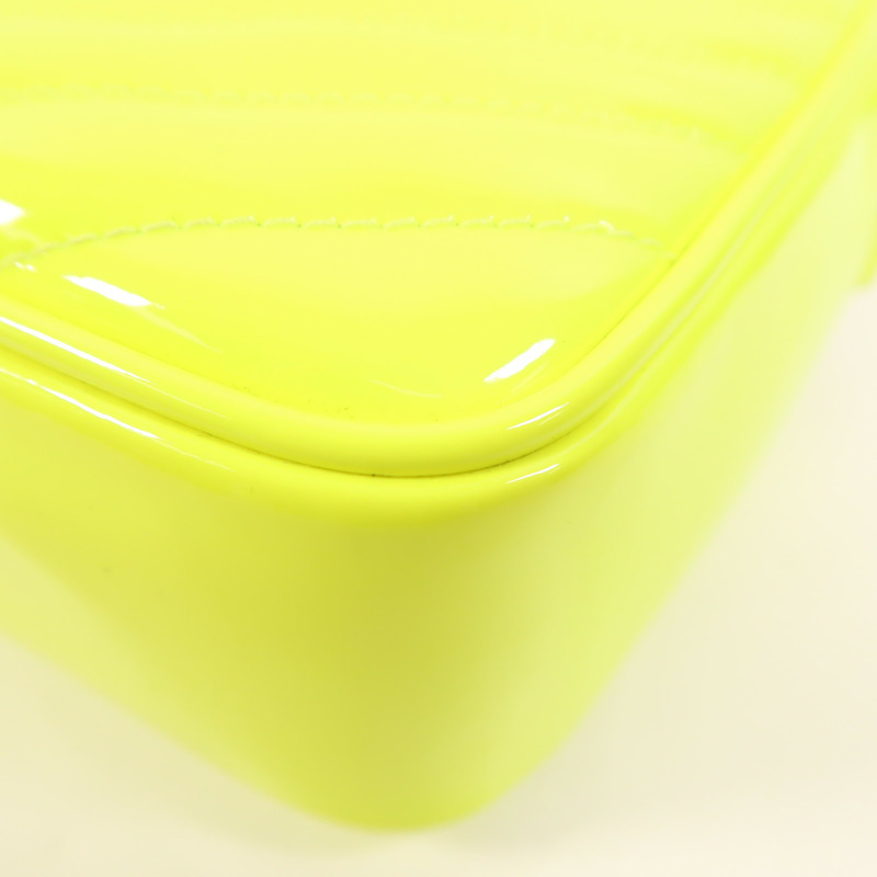 SAINT LAURENT 漆皮皮革Lou Camera Bag銀扣肩背袋-10