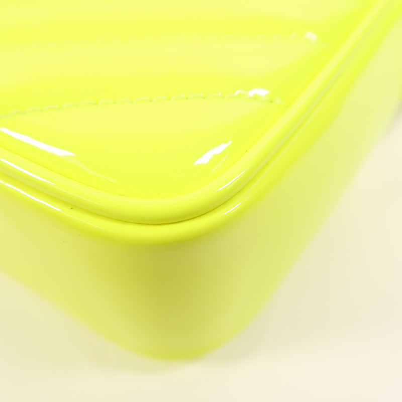 SAINT LAURENT 漆皮皮革Lou Camera Bag銀扣肩背袋-12