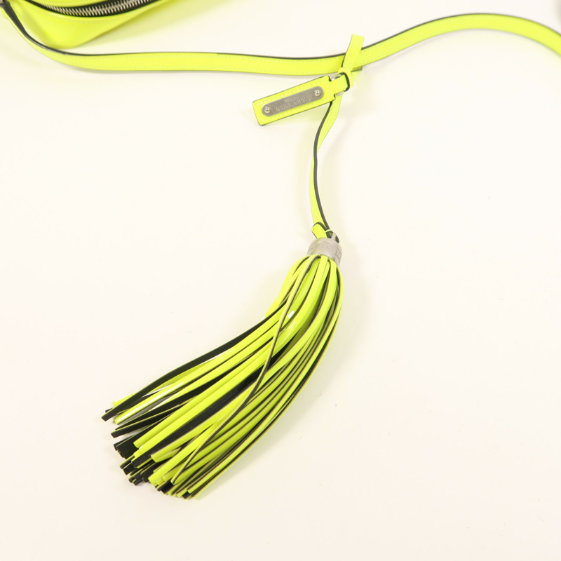 SAINT LAURENT 漆皮皮革Lou Camera Bag銀扣肩背袋-14