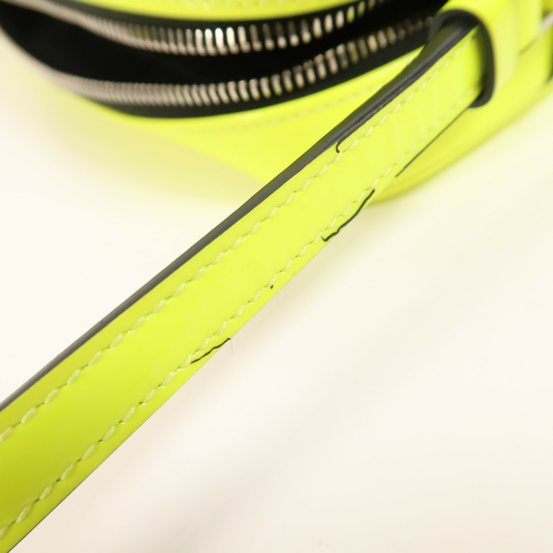 SAINT LAURENT 漆皮皮革Lou Camera Bag銀扣肩背袋-18