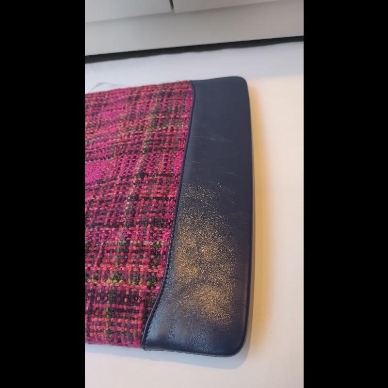 Chanel 深藍皮邊桃紅毛呢手拿包-7