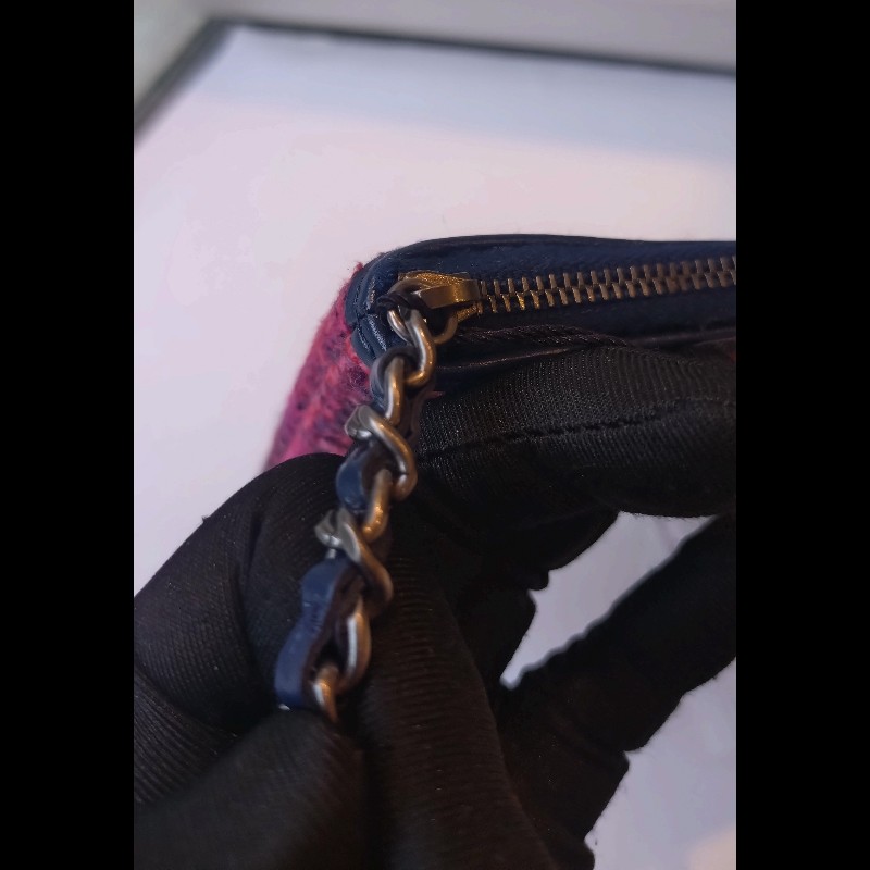 Chanel 深藍皮邊桃紅毛呢手拿包-11