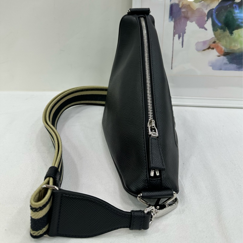 Prada普拉達黑色牛皮0832三角包郵差包斜挎包 閒置 尺寸28x20x11-3