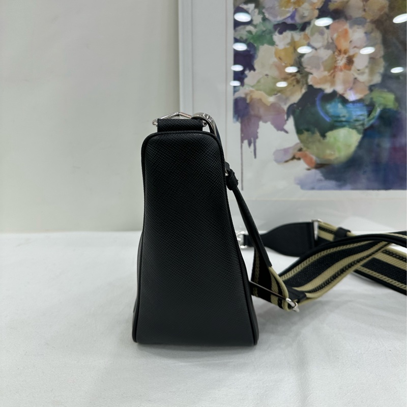 Prada普拉達黑色牛皮0832三角包郵差包斜挎包 閒置 尺寸28x20x11-4