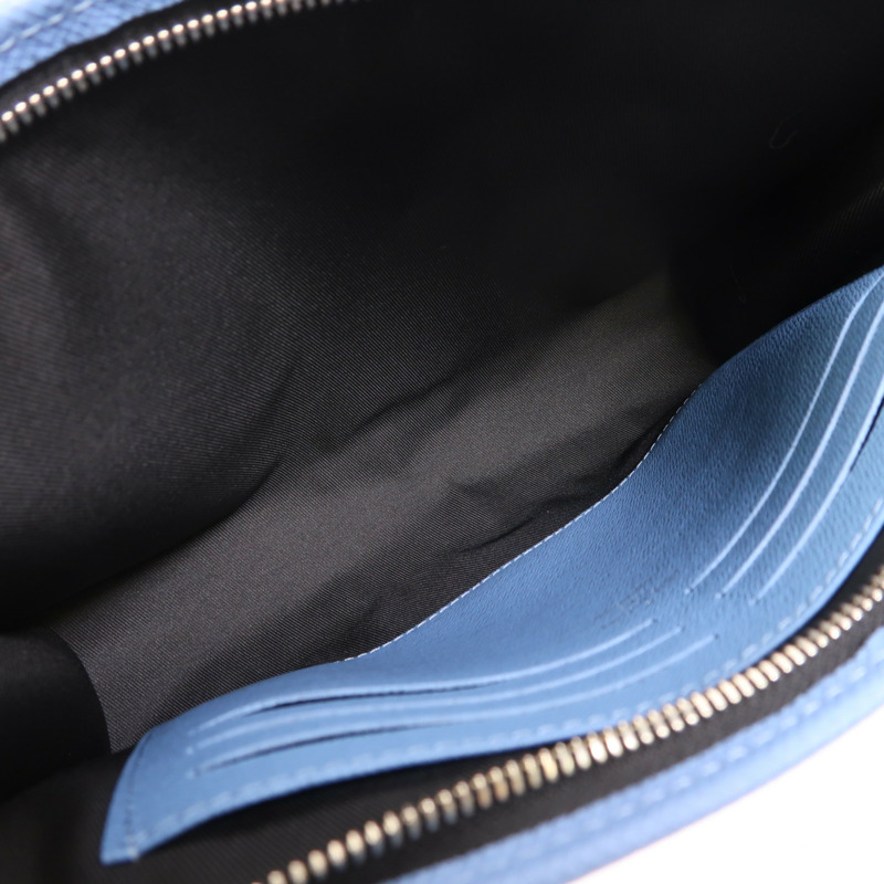 LOUIS VUITTON Taigarama Pochette Voyage MM銀扣手拿包-4