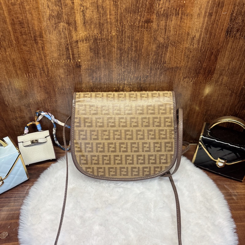 Fendi FF Logo 斜挎包-1