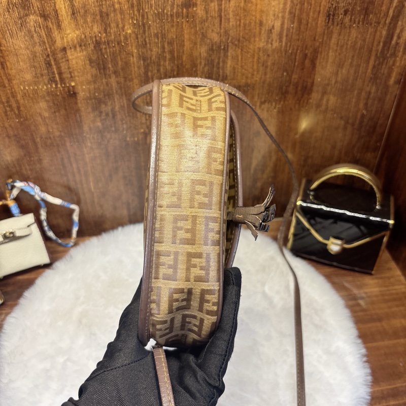 Fendi FF Logo 斜挎包-2