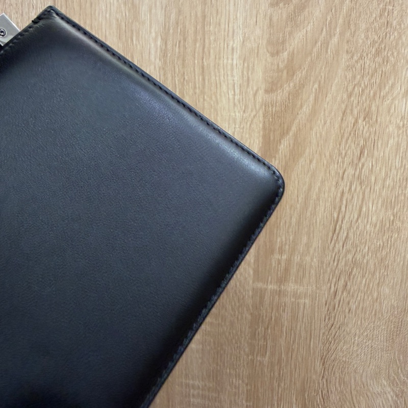 Chanel 黑牛皮亮銀釦山形文Boy25-16