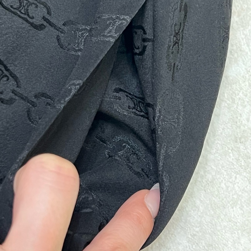 CELINE 黑色真絲中長裹身連身裙 - Triompe提花面料，荷葉邊領-6