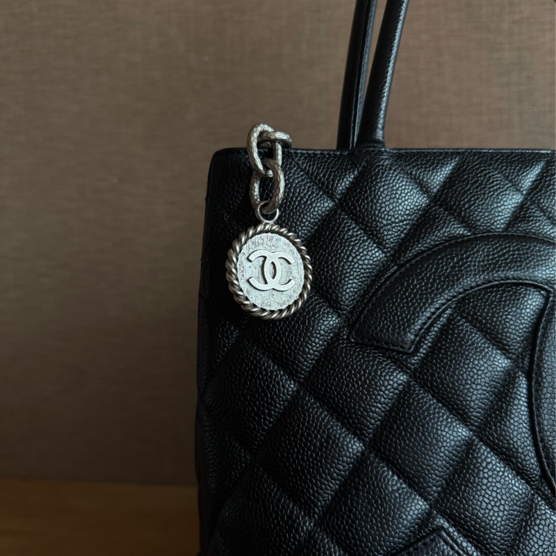 Chanel 銀幣魚子醬希爾頓手提包 9.5成新-1