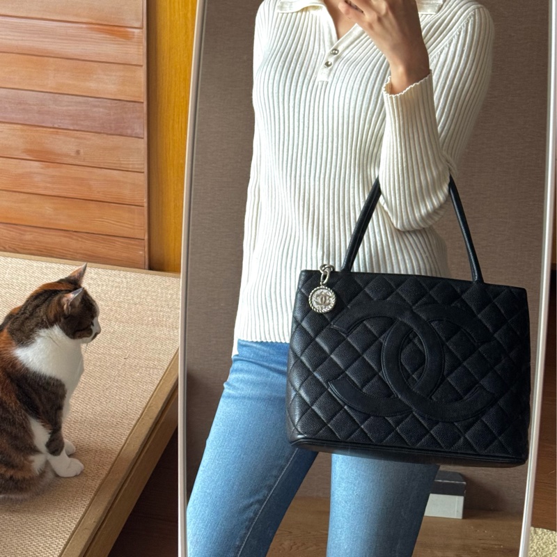 Chanel 銀幣魚子醬希爾頓手提包 9.5成新-1