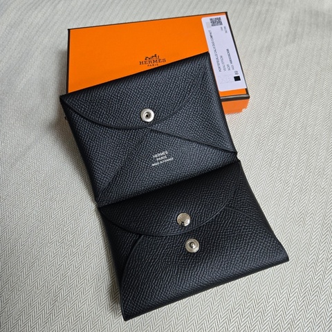 全新 HERMÈS 愛馬仕 Calvi Duo 卡夾 黑色、金棕色 Epsom