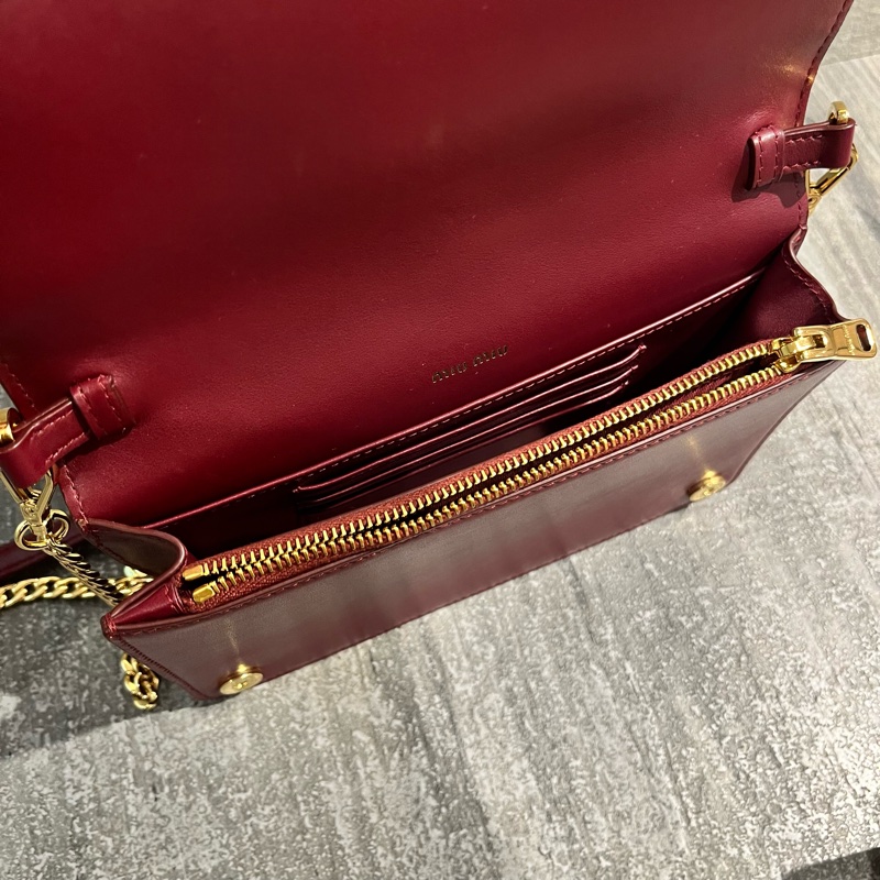 二手美品 miu miu 酒紅色小牛皮鏈包 晚宴包 發財包WOC-2