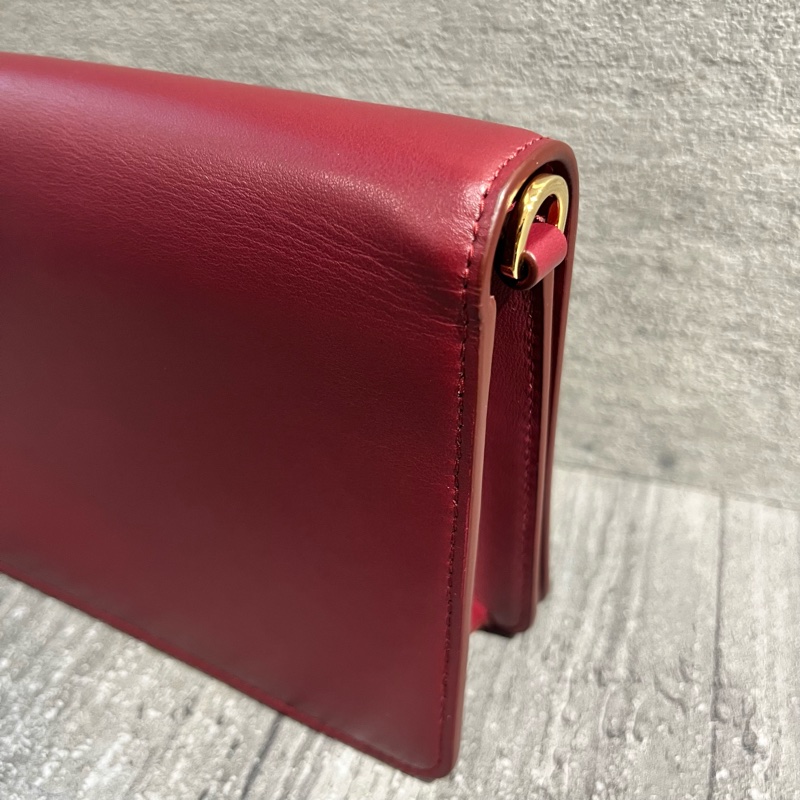 二手美品 miu miu 酒紅色小牛皮鏈包 晚宴包 發財包WOC-3