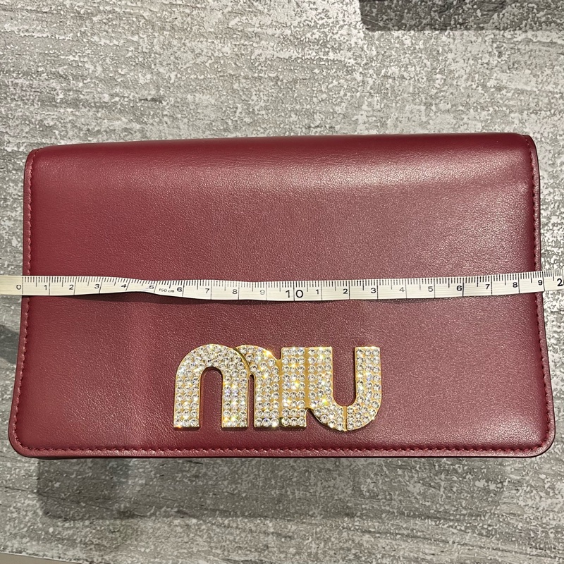 二手美品 miu miu 酒紅色小牛皮鏈包 晚宴包 發財包WOC-4