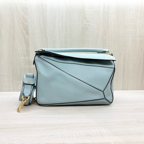 LOEWE淺藍色小牛皮中號puzzle側背包