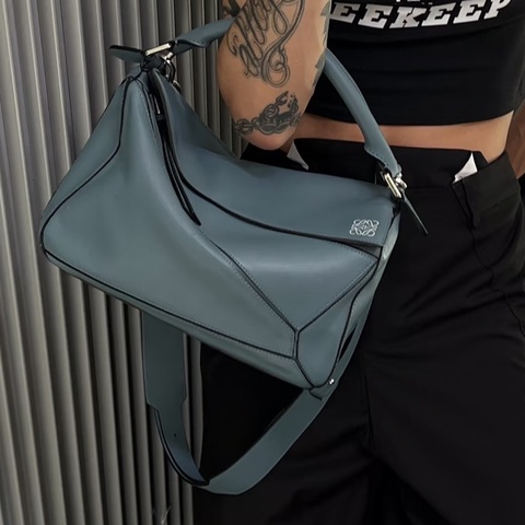 LOEWE淺藍色小牛皮中號puzzle側背包
