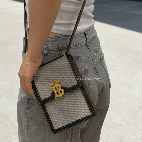 JS1284-Burberry Robin黑牛皮拚棕金扣手機包