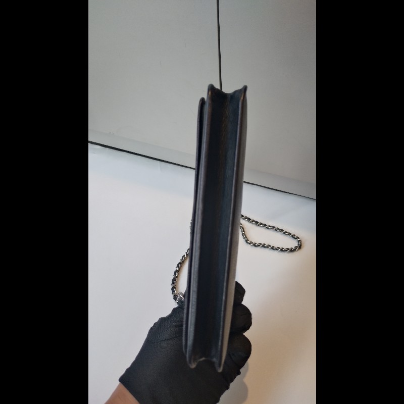 Chanel 銀鍊山茶花壓紋黑皮鍊帶小包 WOC-11