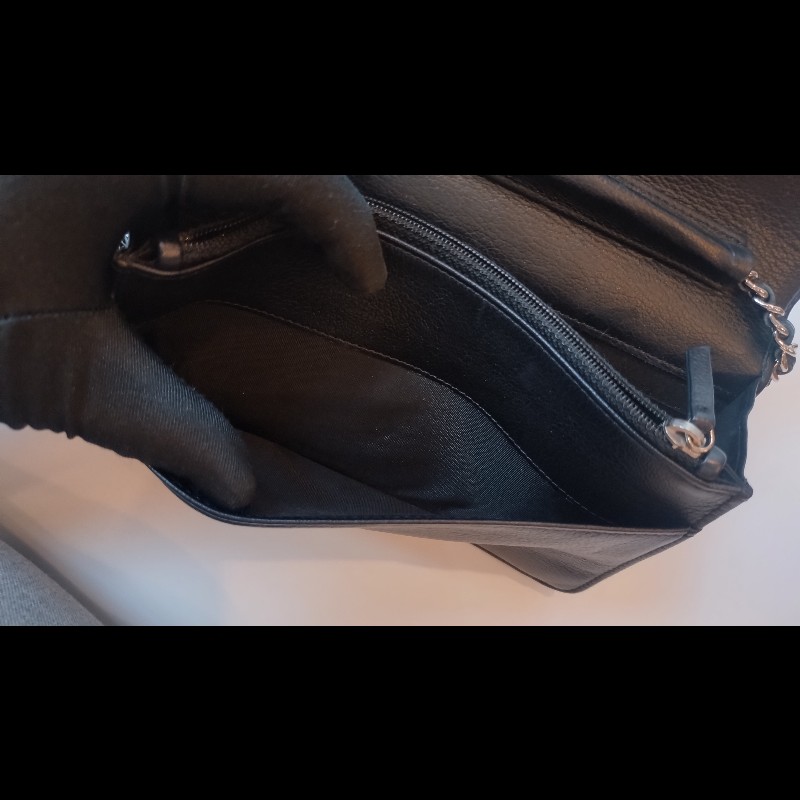 Chanel 銀鍊山茶花壓紋黑皮鍊帶小包 WOC-16