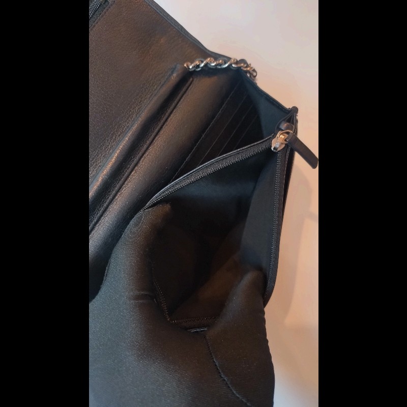 Chanel 銀鍊山茶花壓紋黑皮鍊帶小包 WOC-18