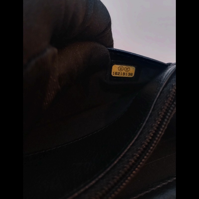 Chanel 銀鍊山茶花壓紋黑皮鍊帶小包 WOC-21