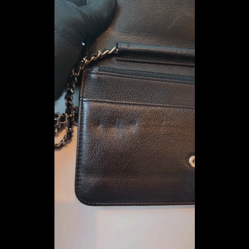 Chanel 銀鍊山茶花壓紋黑皮鍊帶小包 WOC-24