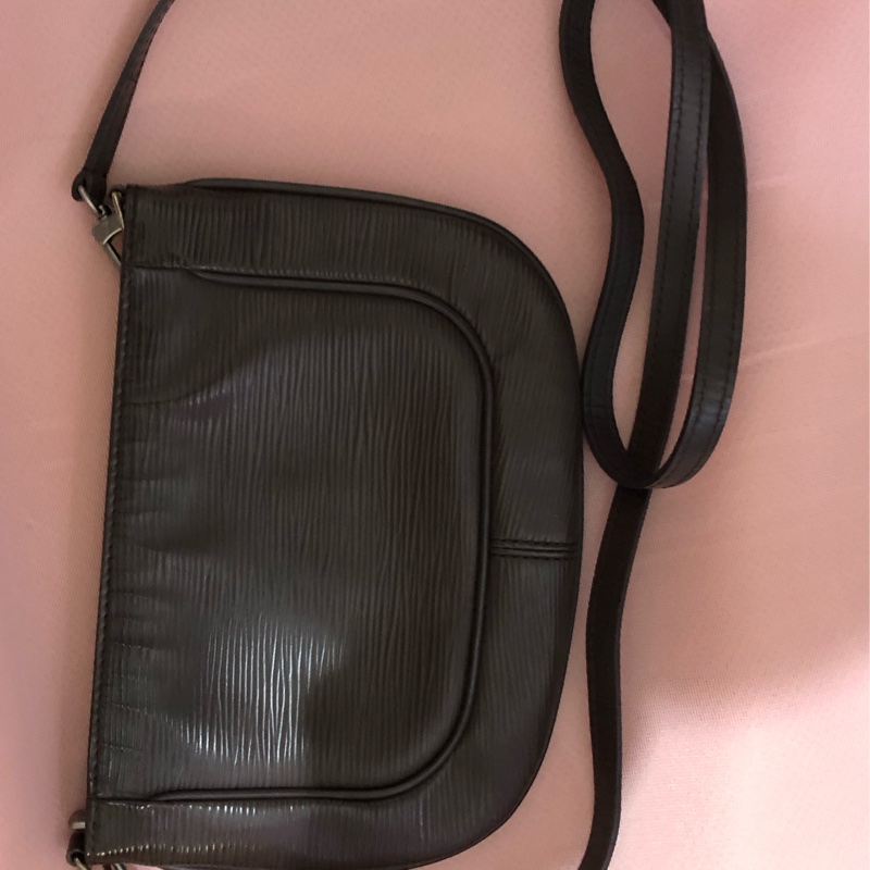 Louis Vuitton Moka Epi Leather Sarvanga Crossbody Bag LV肩背包LV側背包限量Louis Vuitton肩背包-7