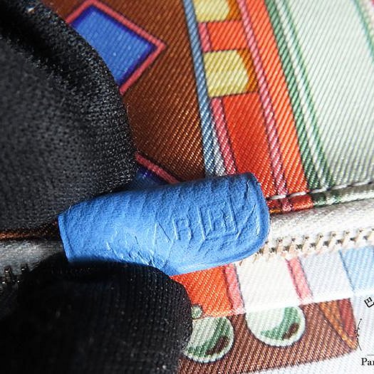 【巴黎站二手名牌專賣店】*現貨*HERMES 愛馬仕 真品*🅁刻天藍色皮革內彩色鎖頭絲巾長夾-4